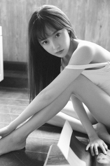 真实夫妇中年屋里自拍视频